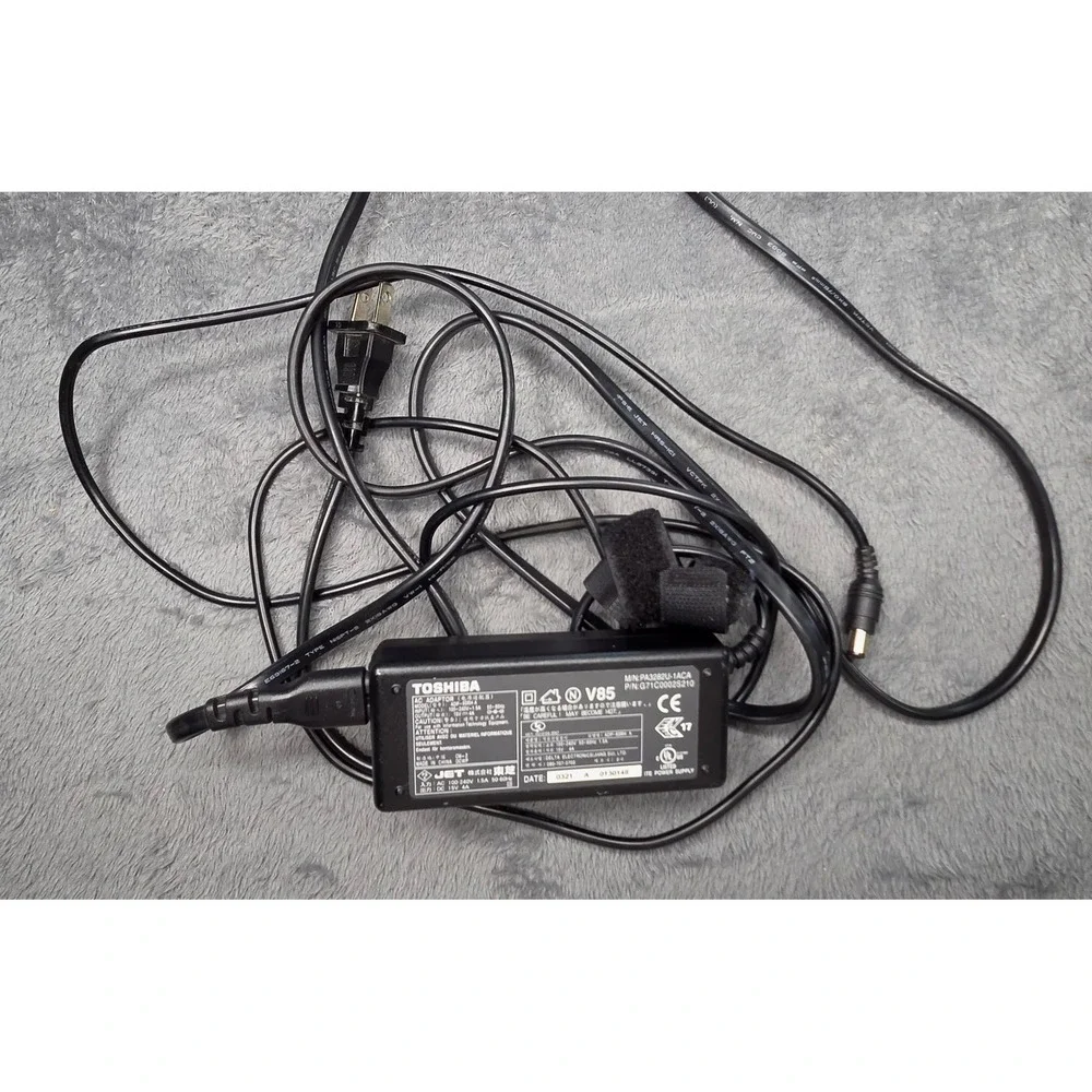 Toshiba AC Adapter PA3082U-1ACA Power Supply Cord 15V 4A Laptop Charger Black